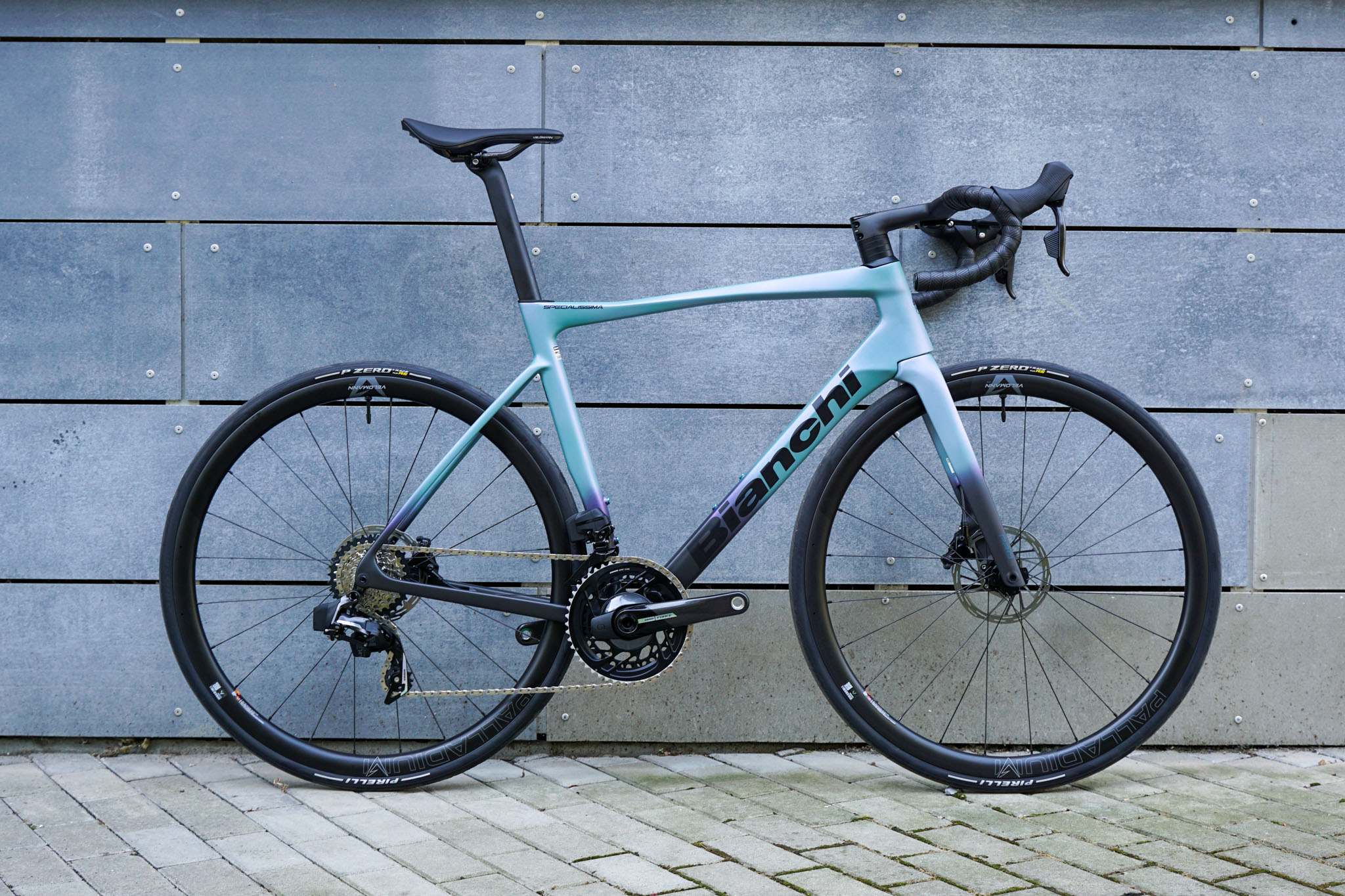 Bianchi Specialissima PRO SRAM FORCE AXS D2 - karbon kola Palladium Iridium 33 2025
