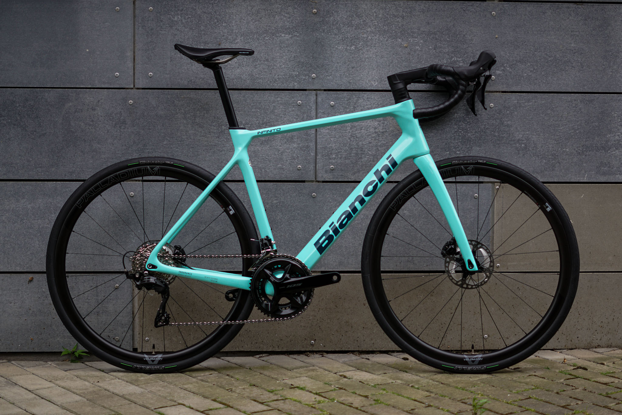 Bianchi Infinito 105 12s - Celeste glossy/black decals 2025