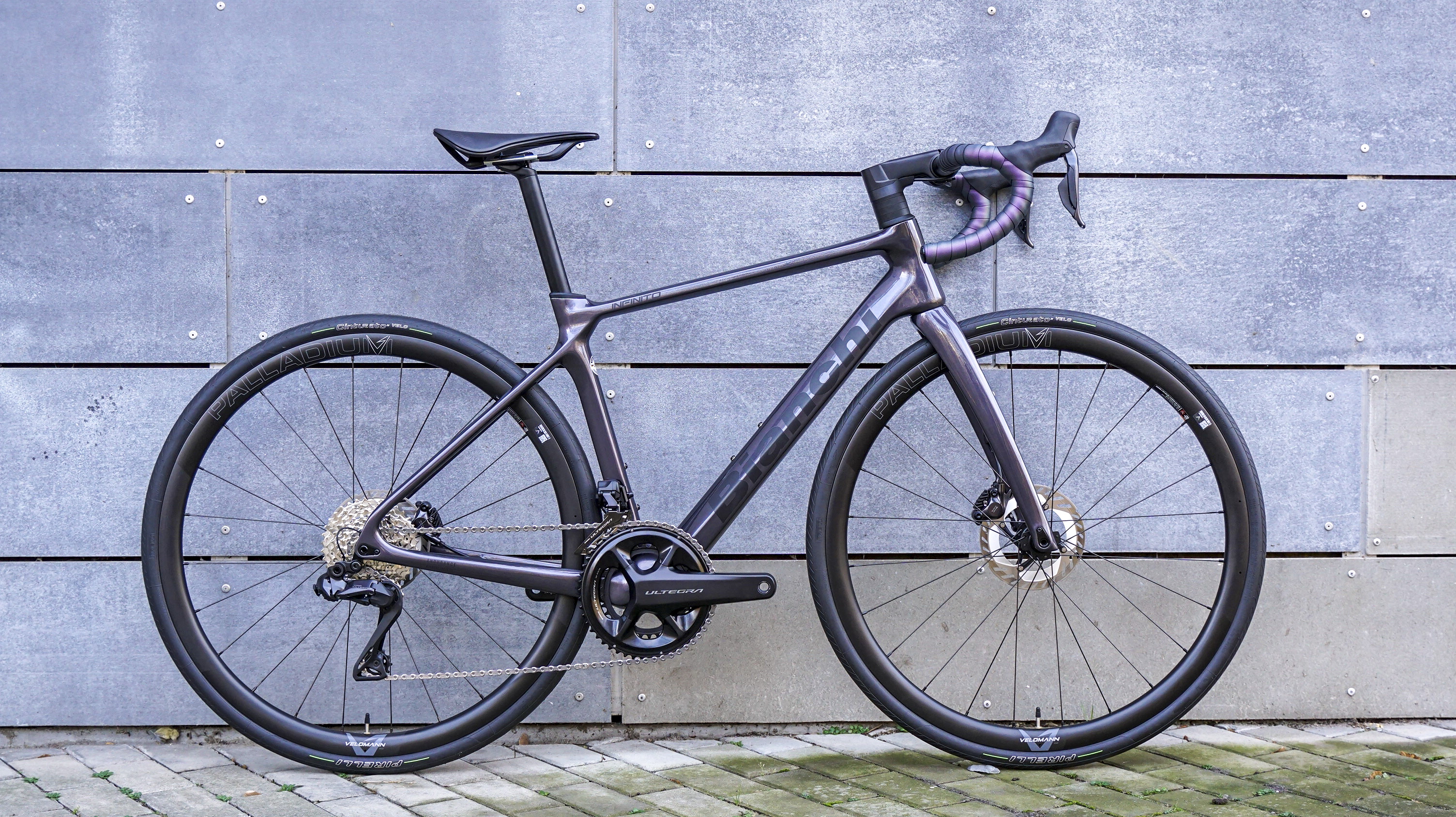 Bianchi Infinito Ultegra Di2 - Purple black glossy/black matt 2025