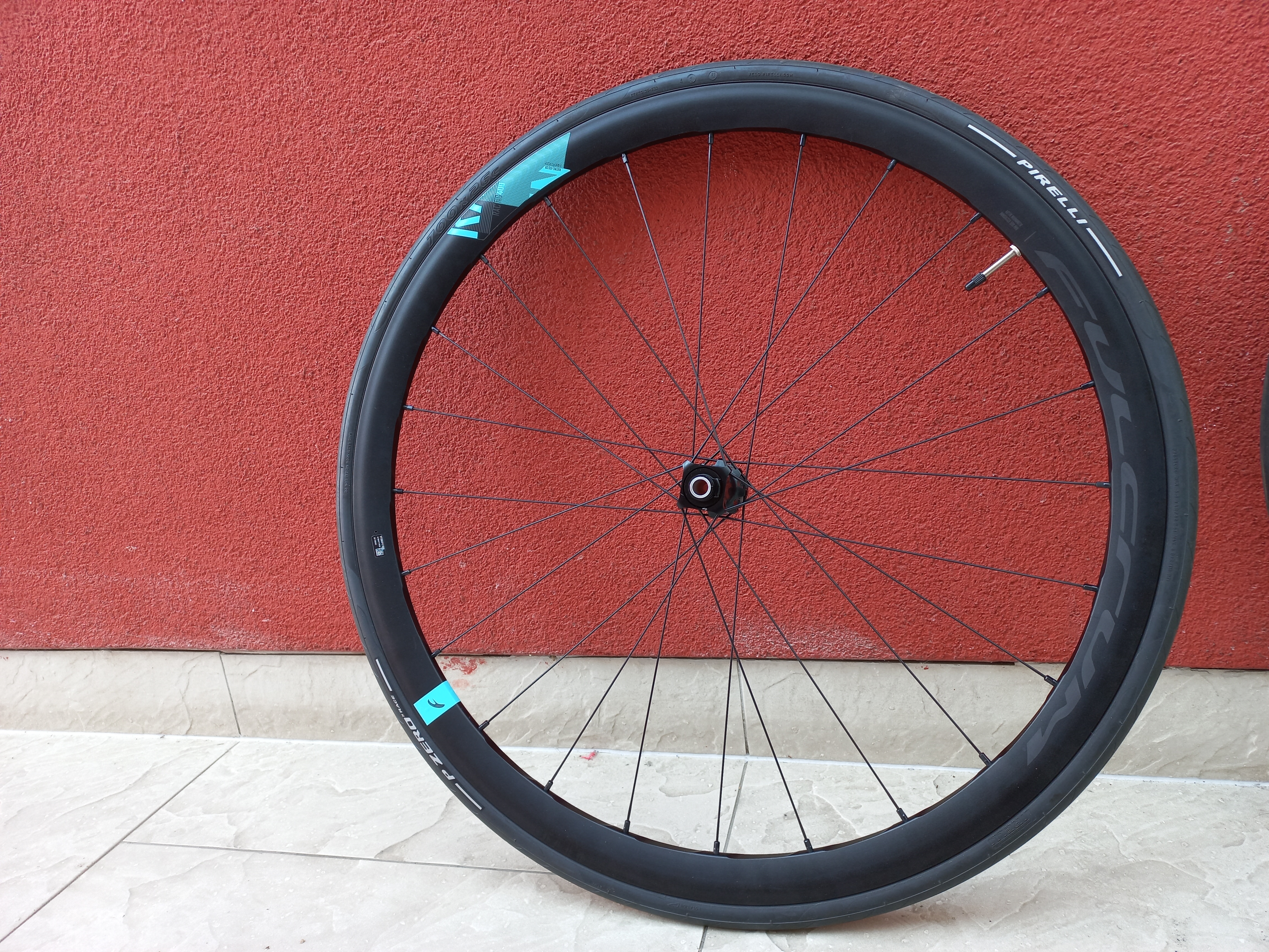 Zapletená kola FULCRUM RACING 400 + Pirelli PZero
