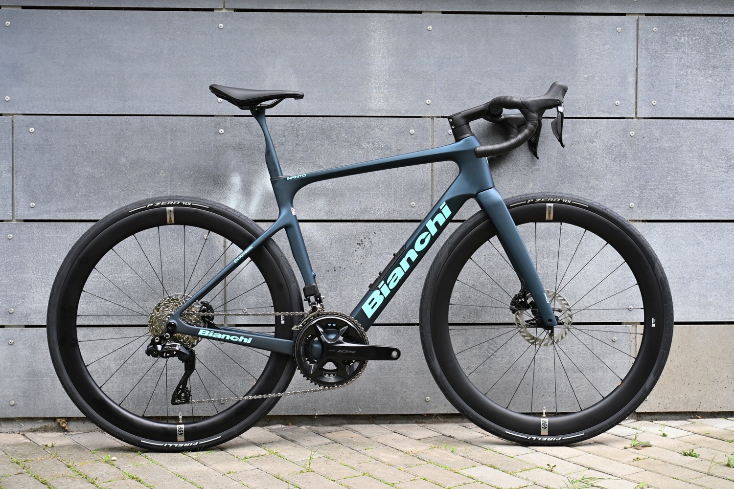 Bianchi INFINITO PRO SRAM RIVAL AXS E1 Sparkling black / Gold Full Glossy