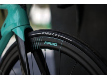 Bianchi Oltre XR4 Disc Ultegra Di2 11sp+FFWD velikost 55cm