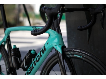 Bianchi Oltre XR4 Disc Ultegra Di2 11sp+FFWD velikost 55cm