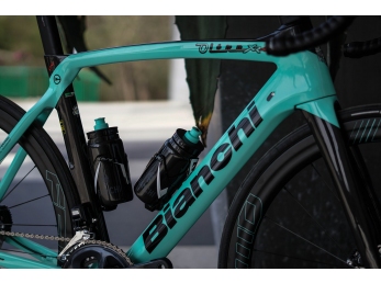 Bianchi Oltre XR4 Disc Ultegra Di2 11sp+FFWD velikost 55cm