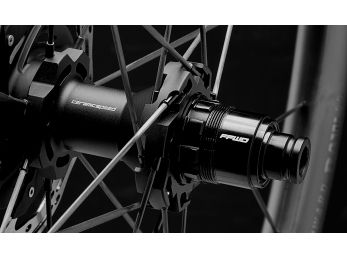 Karbonová kola RAW CS (44 mm), FFWD/C