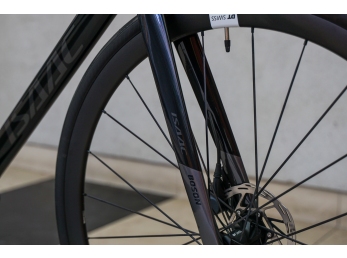 ISAAC Boson Disc Black  Shimano 105 Di2 DT SWISS P1800 velikost XL