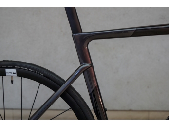 ISAAC Boson Disc Black  Shimano 105 Di2 DT SWISS P1800 velikost XL
