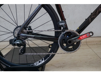 ISAAC Boson Disc Black  Shimano 105 Di2 DT SWISS P1800 velikost XL
