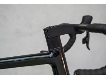ISAAC Boson Disc Black  Shimano 105 Di2 DT SWISS P1800 velikost XL
