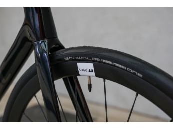 ISAAC Boson Disc Black  Shimano 105 Di2 DT SWISS P1800 velikost XL