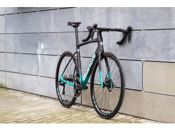Bianchi Specialissima RC Dura Ace Di2 +WATT karbon kola RC33 2025