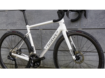 Wilier GARDA Shimano 105 Di2 +Miche SWR 40 Carbon White Black XL