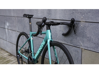Bianchi Sprint Shimano 105 mech.12sp Disc Metallic Celeste 2026