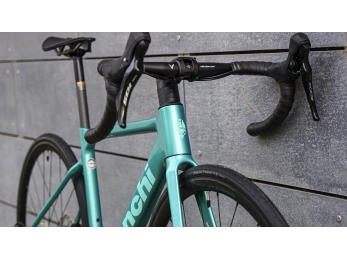 Bianchi Sprint Shimano 105 mech.12sp Disc Metallic Celeste 2026