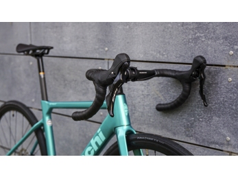 Bianchi Sprint Shimano 105 mech.12sp Disc Metallic Celeste 2026