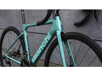 Bianchi Sprint Shimano 105 mech.12sp Disc Metallic Celeste 2026