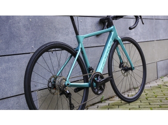 Bianchi Sprint Shimano 105 mech.12sp Disc Metallic Celeste 2026