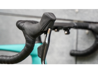 Bianchi Specialissima PRO SRAM FORCE AXS D2 - karbon kola Palladium 33 2025