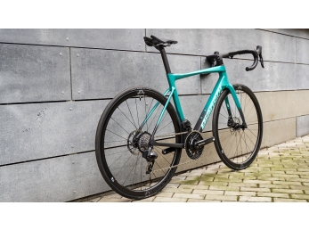 Bianchi Specialissima PRO SRAM FORCE AXS D2 - karbon kola Palladium 33 2025