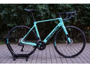 Bianchi Infinito XE Disc Shimano 105 Di2  Celeste 2023