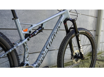 Testovací flotila Wilier URTA MAX SLR + XT 1x12 + SID + K6 grey L