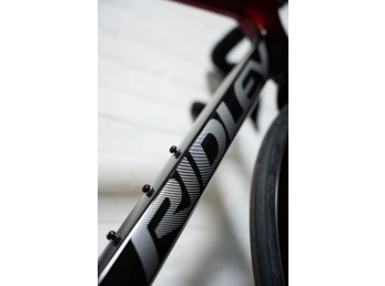 Ridley FALCN Shimano 105 Di2, UD Carbon + Candy Red Metallic + Silver