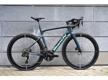 Bianchi INFINITO PRO SRAM RIVAL AXS E1 Sparkling black / Gold Full Glossy