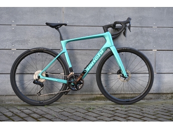 Bianchi INFINITO SHIMANO 105 Di2 12s Metallic Celeste – CK16 Full Satin