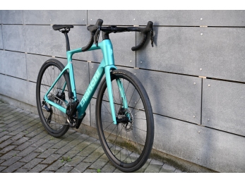 Bianchi INFINITO SHIMANO 105 12s Metallic Celeste – CK16 Full Satin