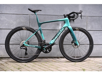 Bianchi INFINITO PRO PRO ULTEGRA Di2 Metallic Celeste / Dark turquoise - CK16