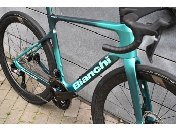 Bianchi INFINITO PRO PRO ULTEGRA Di2 Metallic Celeste / Dark turquoise - CK16