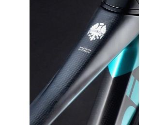 Bianchi Oltre RC Disc Carbon UD / Metallic Celeste – full MATT SRAM RED + WATT 50cm 2025