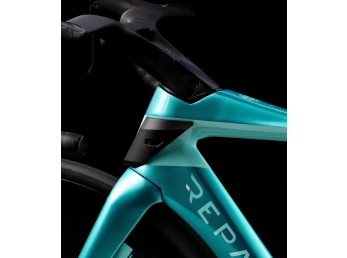 Bianchi Oltre RC Disc Metallic Celeste / CK16 – full GLOSSY SRAM RED + WATT  2025