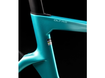 Bianchi Oltre RC Disc Metallic Celeste / CK16 – full GLOSSY SRAM RED + WATT  2025