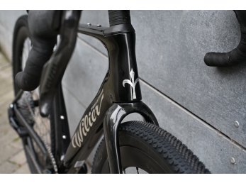 Wilier RAVE SLR ID2+RIVAL XPLR E1 1x13+Miche STERRATO 40  Glitch Black M