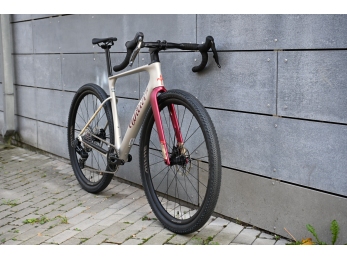 Wilier RAVE ID2 SRAM RIVAL XPLR AXS E1 1x13S 	MICHE GRAFF XL Byte Cream