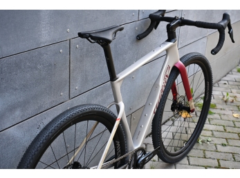 Wilier RAVE ID2 SRAM RIVAL XPLR AXS E1 1x13S 	MICHE GRAFF XL Byte Cream